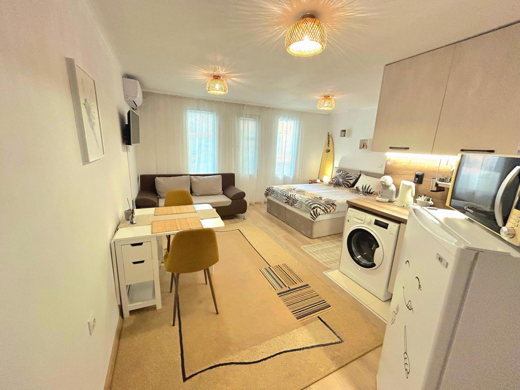 Aloha Apartment Burgas Bagian luar foto